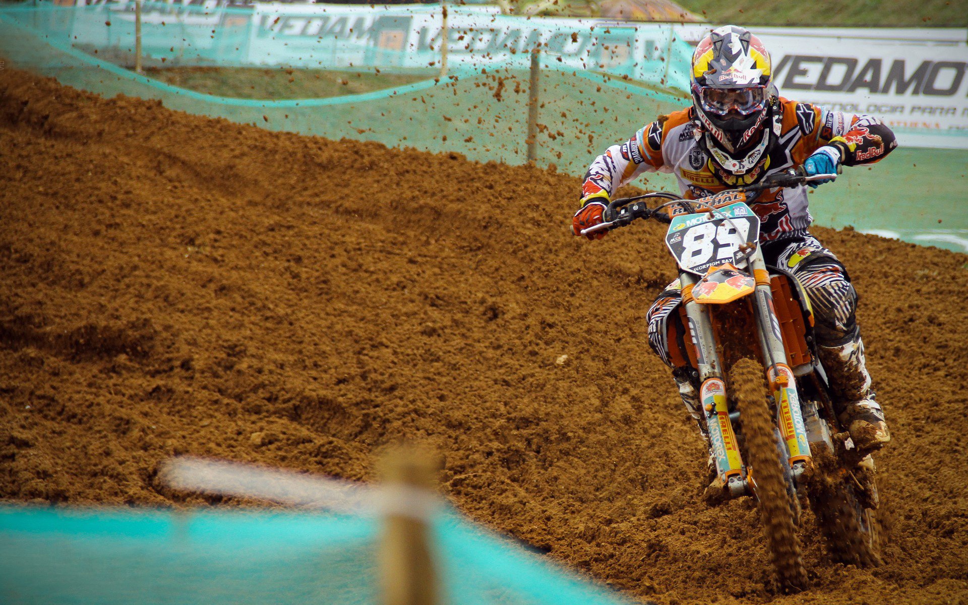 DB电竞解说-京城铁骑踏破广厦，季后赛首战显统治力