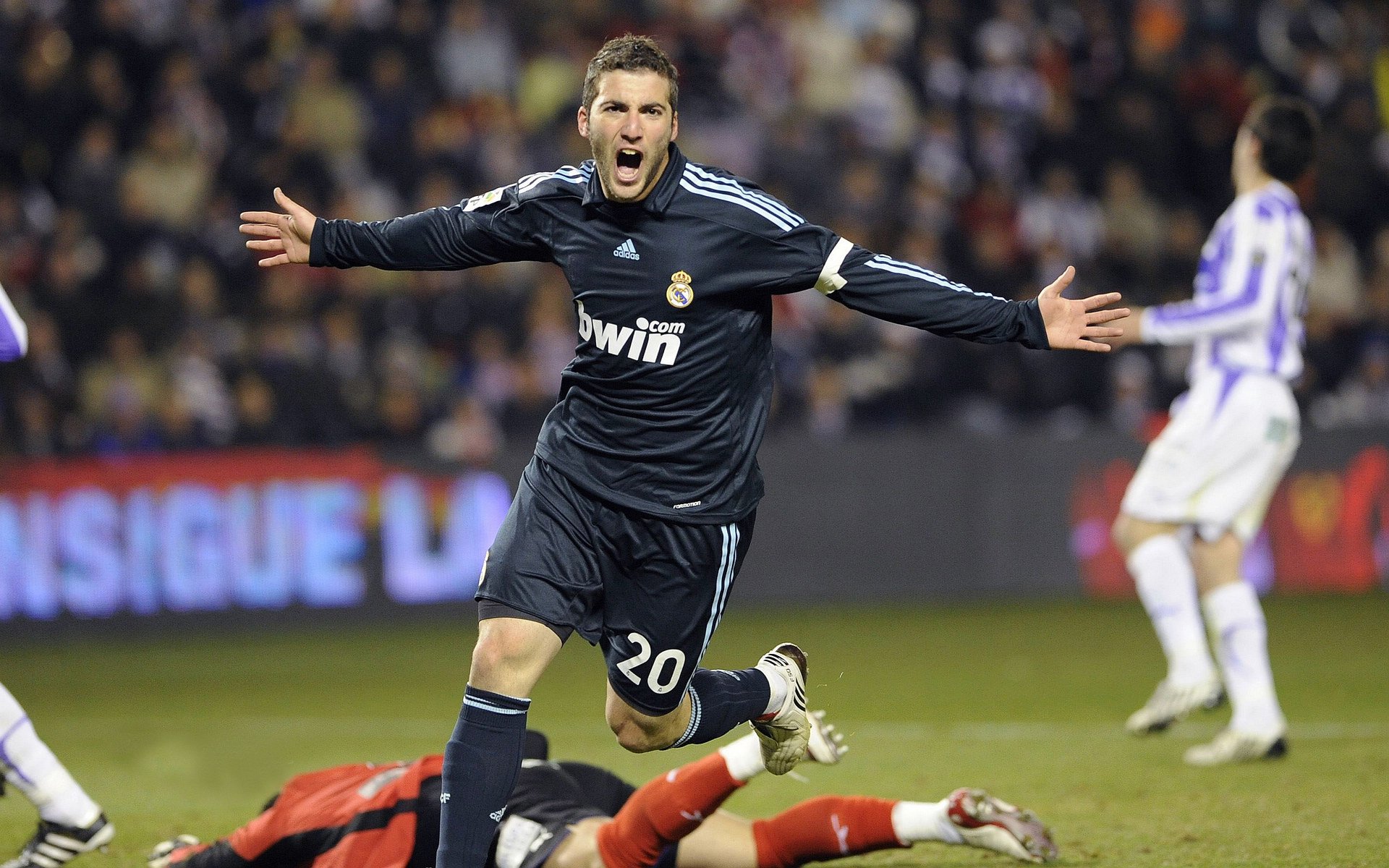 迪巴拉一剑封喉，英格兰战术险胜那不勒斯的背后博弈